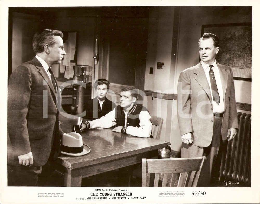 Fotografia d epoca originale 1957 YOUNG STRANGER James MACARTHUR Whit BISSEL James GREGORY Foto di scena 1