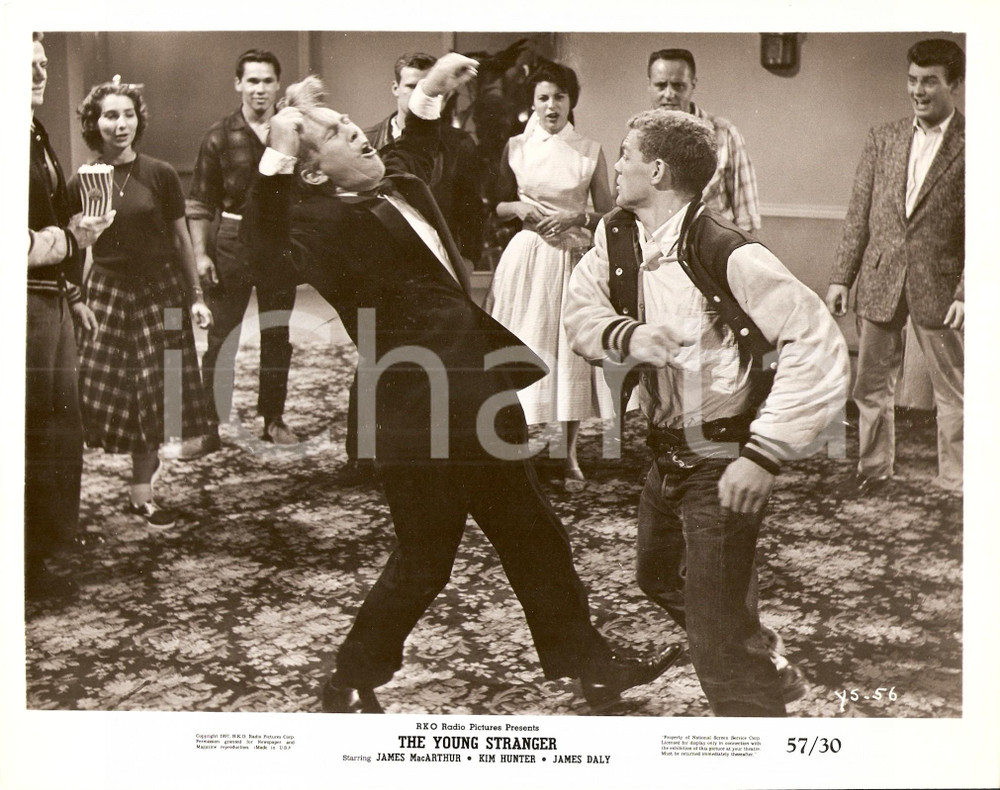 Fotografia d epoca originale 1957 YOUNG STRANGER Rissa tra James MACARTHUR e Whit BISSEL Foto di scena 1