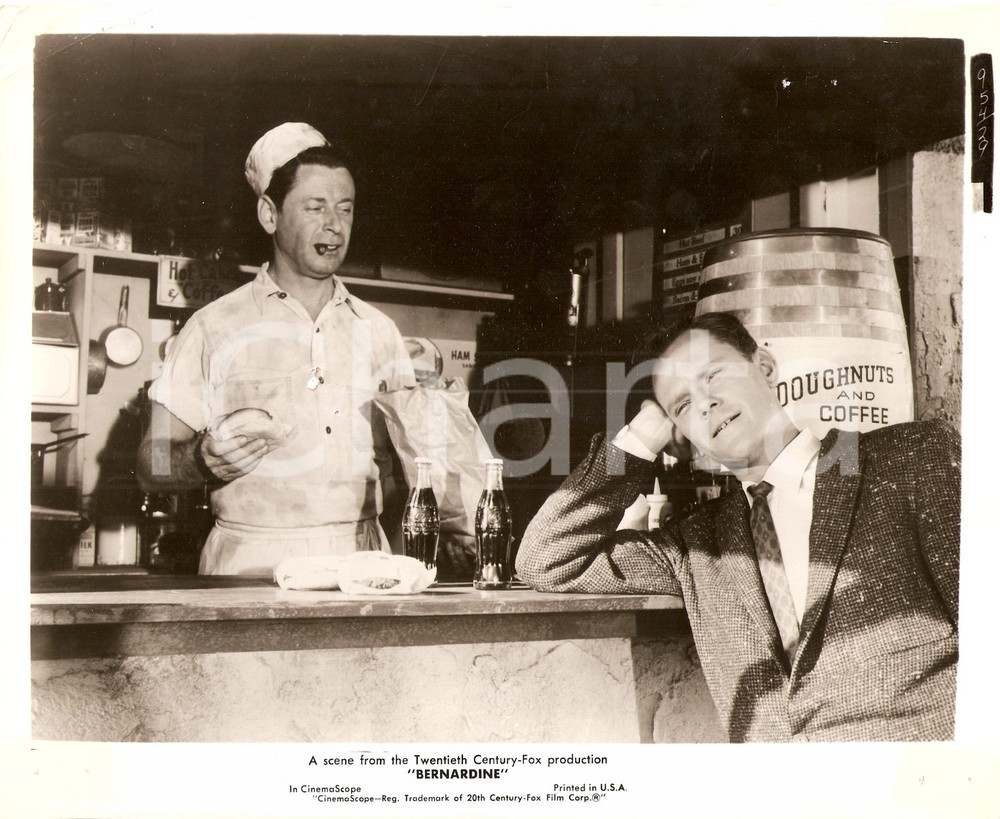 Fotografia d epoca originale 1957 BERNARDINE Dick SARGENT ordina hamburger e COCA COLA Foto di scena 1