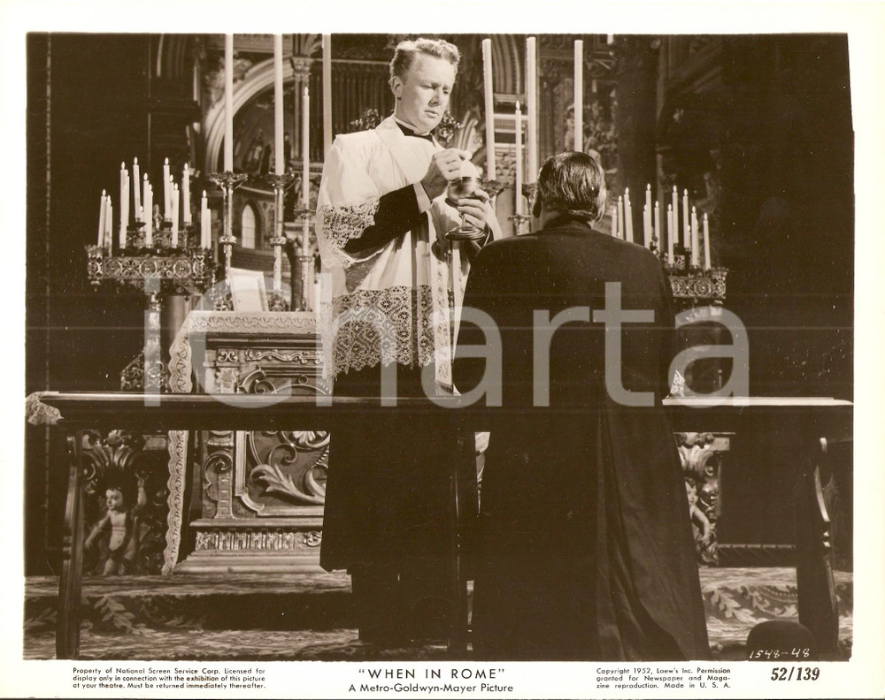 Fotografia d epoca originale 1952 WHEN IN ROME Van JOHNSON dÃ  eucaristia a fedele Foto di scena 1