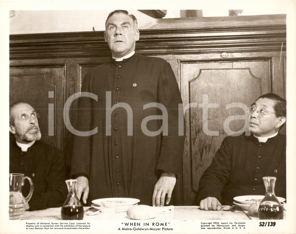 Fotografia d epoca originale 1952 WHEN IN ROME Paul DOUGLAS Sacerdote nel refettorio Foto di scena 1