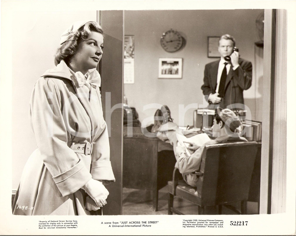 Fotografia d epoca originale 1952 JUST ACROSS THE STREET Ann SHERIDAN origlia John LUND Foto scena 1