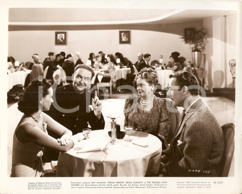 Fotografia d epoca originale 1947 TROUBLE WITH WOMEN Teresa WRIGHT Brian DONLEVY at restaurant Foto di scena 1