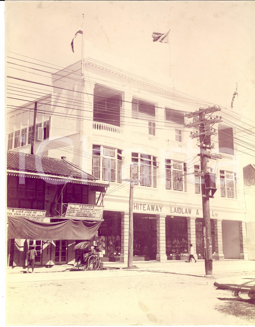 Fotografia d epoca originale 1920 ca BANGKOK ? SIAM La sede della banca HITEAWAY, LAIDLAW & Ltd Foto 20x27 1