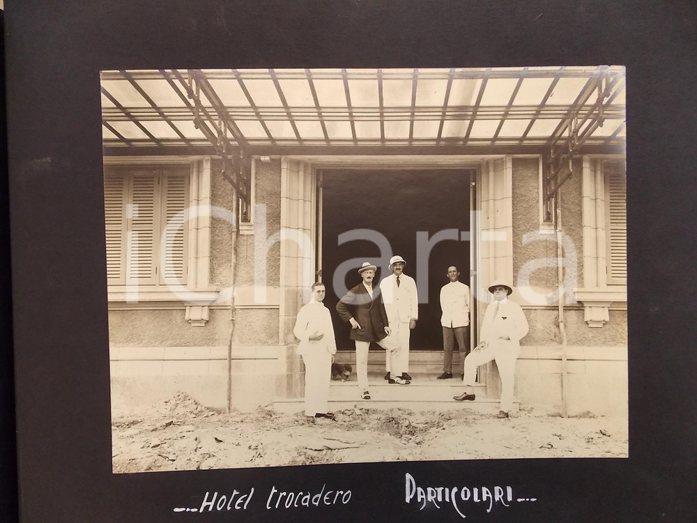 Fotografia d epoca originale 1920 ca BANGKOk Hotel TROCADERO  Ingegneri italiani in cantiere Foto RARA 1