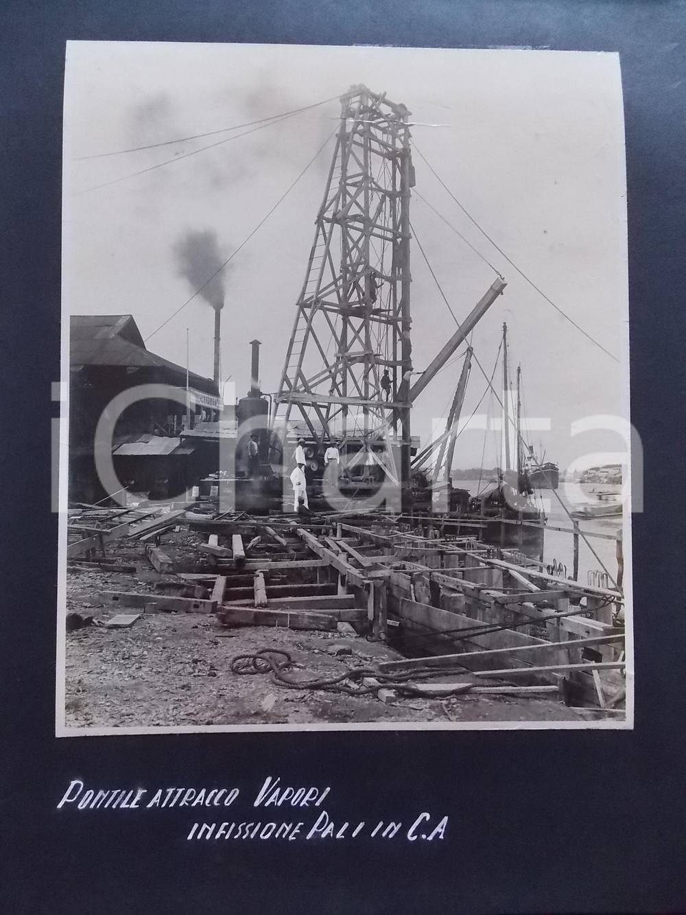Fotografia d epoca originale 1920 ca BANGKOK Pontile attracco vapori  Infissione pali in cemento armato 1