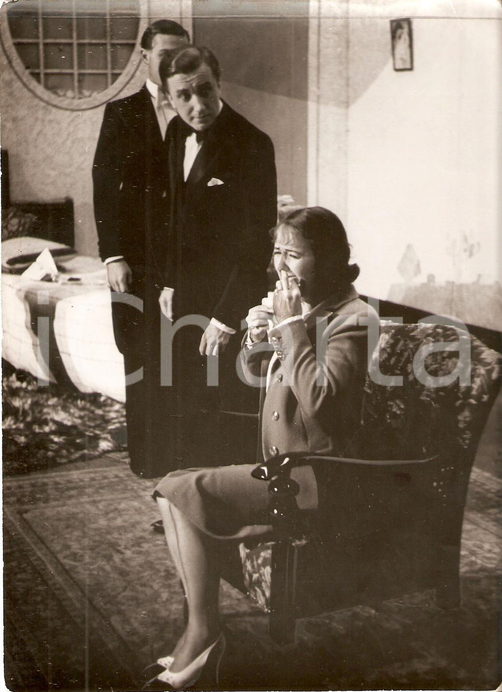 Fotografia d epoca originale 1955 ca BELGIO  TEATRO Attrice inconsolabile durante spettacolo Foto di scena 1