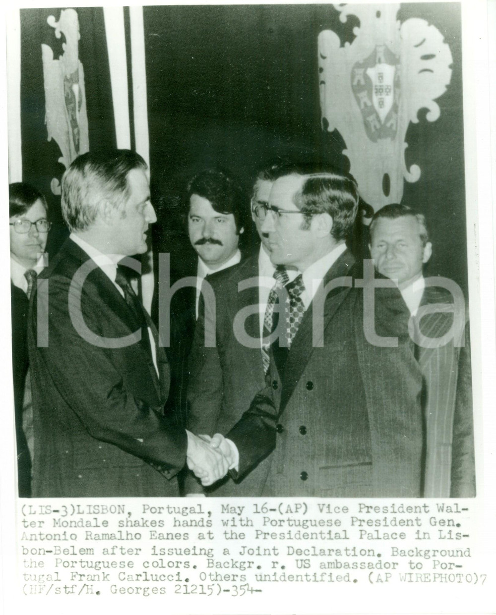 Fotografia d epoca originale 1977 LISBONA Antonio RAMALHO EANES accoglie Walter MONDALE Fotografia 1