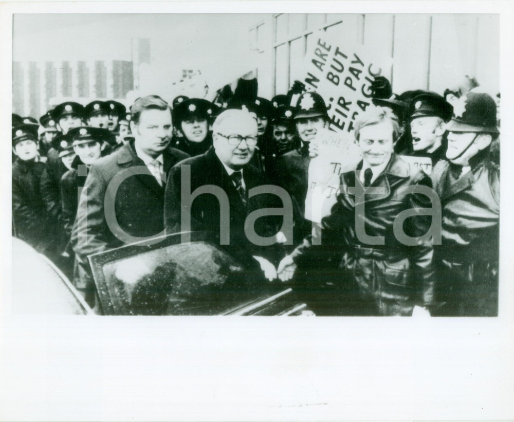 Fotografia d epoca originale 1977 NEW YORK Pompieri deridono James CALLAGHAN premier inglese Fotografia 1