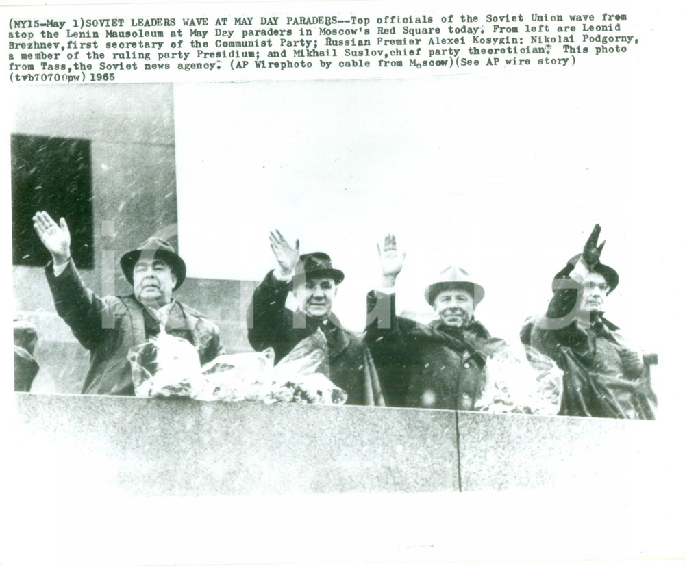 Fotografia d epoca originale 1965 MOSCA RUSSIA Leonid BREZHNEV Alexei KOSYGIN parata Mausoleo LENIN Foto 1
