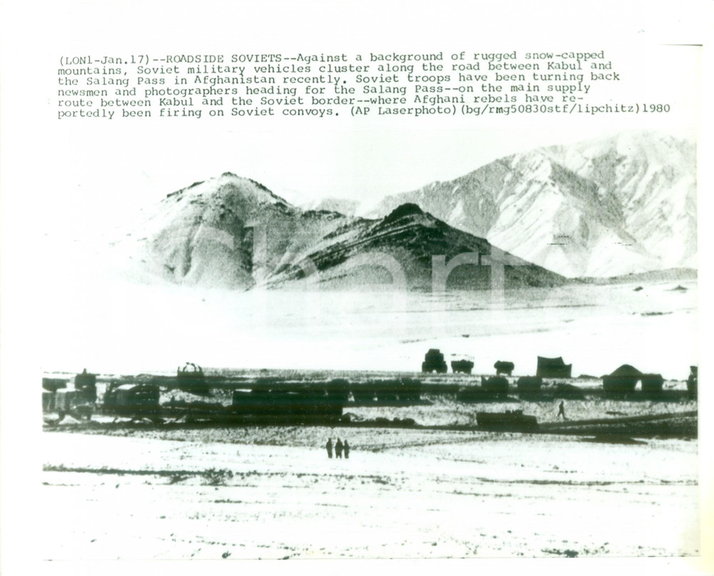 Fotografia d epoca originale 1980 AFGHANISTAN Veicoli militari sovietici su strada per KABUL Fotografia 1