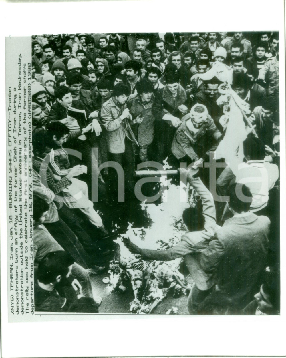 Fotografia d epoca originale 1979 TEHRAN IRAN Dimostranti bruciano effigie Shah Reza PAHLAVI Fotografia 1