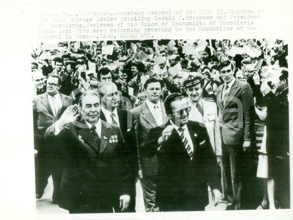 Fotografia d epoca originale 1977 MOSCA RUSSIA Josip BROZ TITO Leonid BREZNEV accolti dalla folla  Foto 1