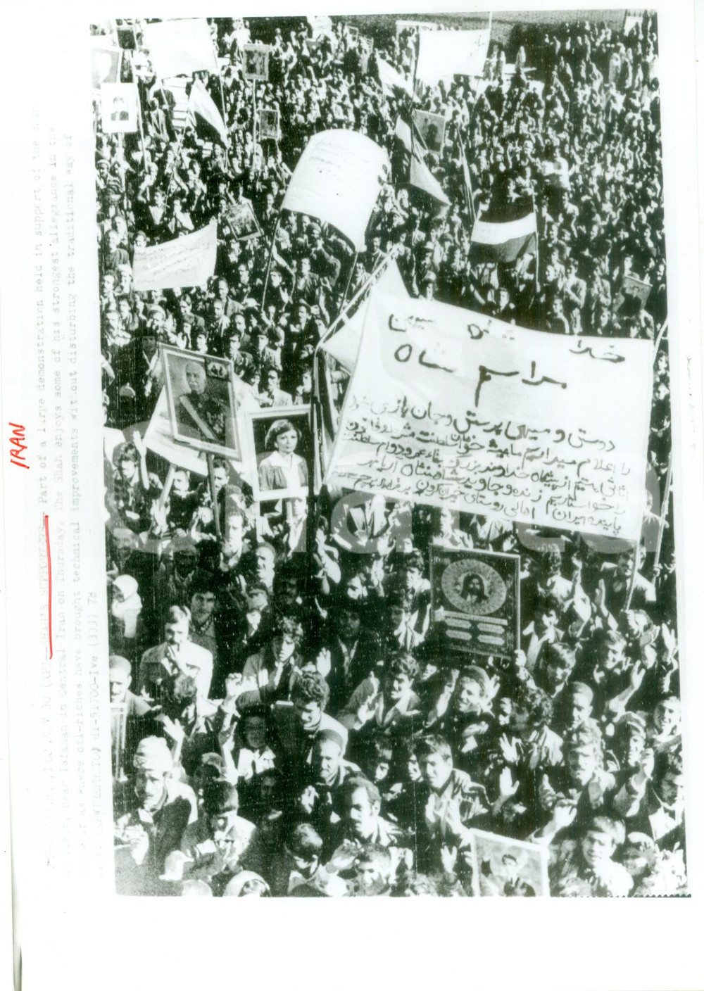Fotografia d epoca originale 1978 IRANSHAHR IRAN Sostenitori manifestano per Reza PAHLAVI Fotografia 1