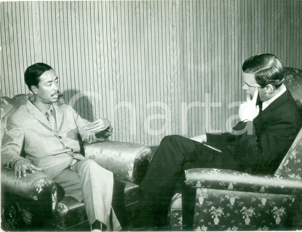 Fotografia d epoca originale 1965 VIETNAM Il Presidente Nguyen Cao KY durante un intervista Fotografia 1