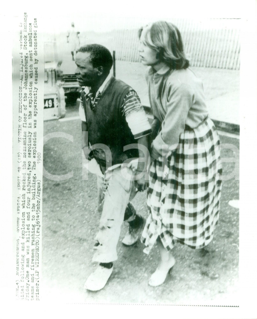 1980 JOHANNESBURG (SUD AFRICA) Vittime di un'esplosione allo Stock Exchange Foto