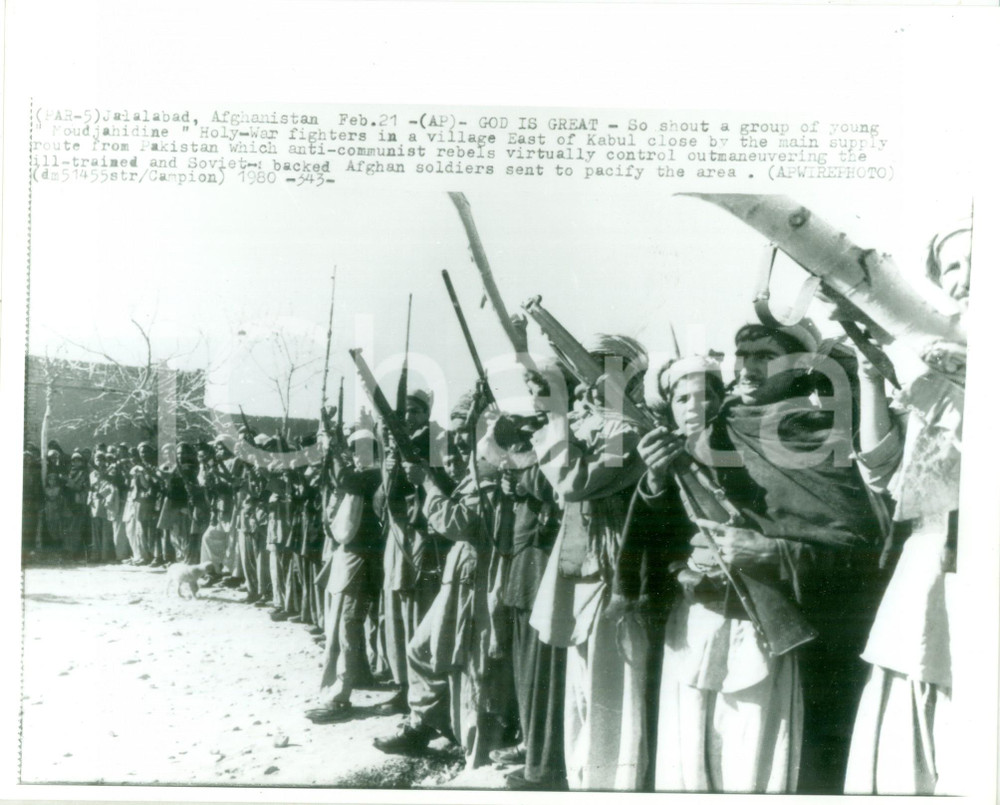 Fotografia d epoca originale 1980 JALALABAD Giovani MUJAHEDDIN in armi ringraziano ALLAH Fotografia 1