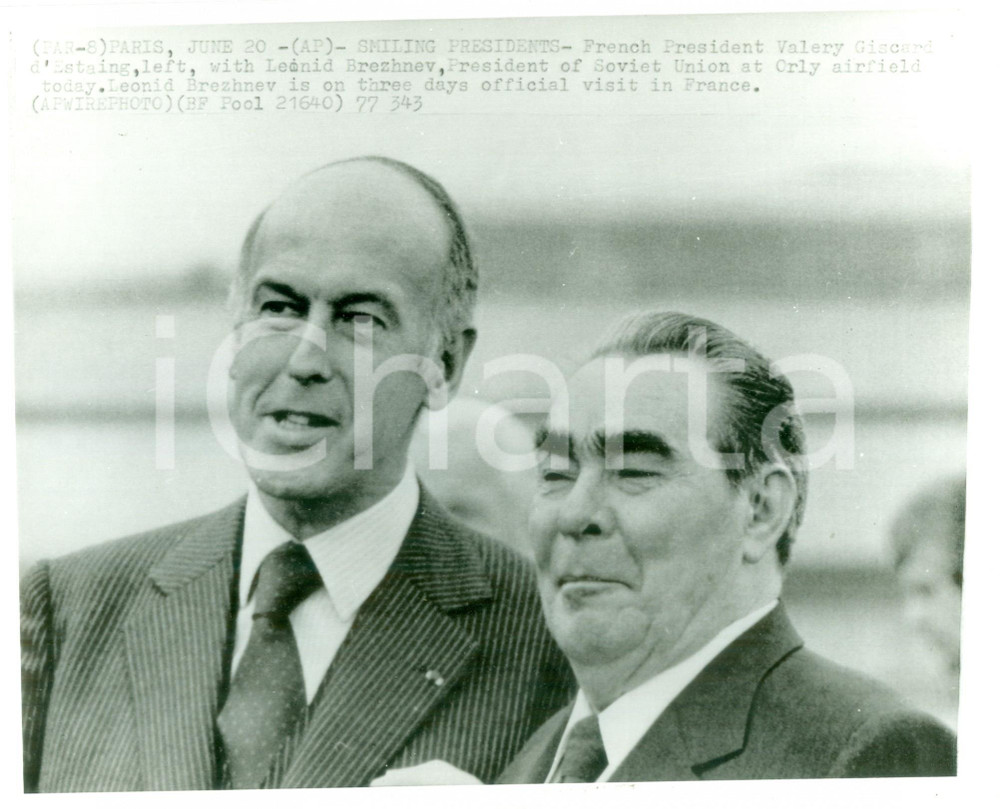 Fotografia d epoca originale 1977 PARIS ValÃ©ry GISCARD D ESTAING Leonid BREZNEV a ORLY Fotografia 1