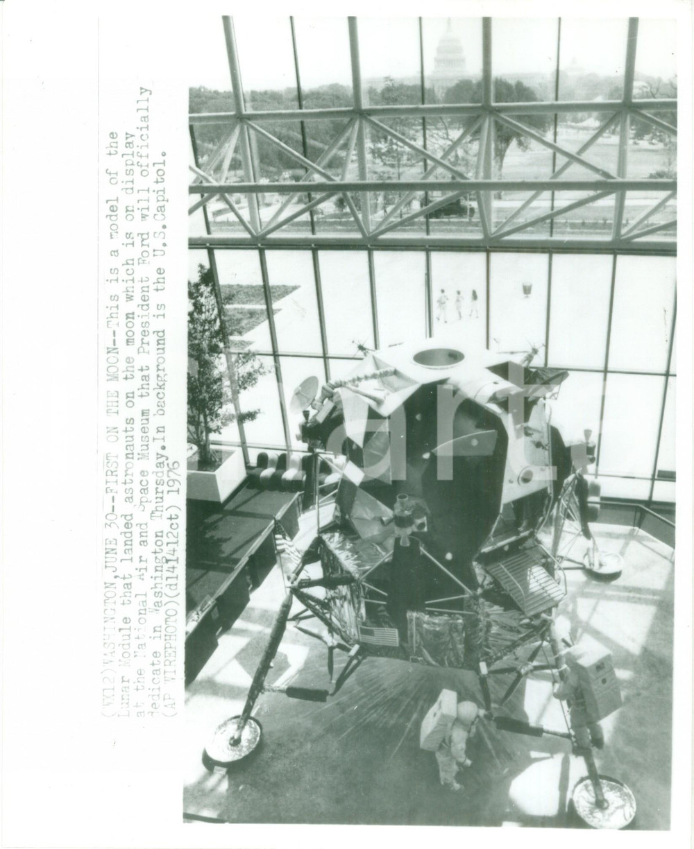 Fotografia d epoca originale 1976 WASHINGTON USA Modello del modulo lunare lanciato sulla LUNA Fotografia 1