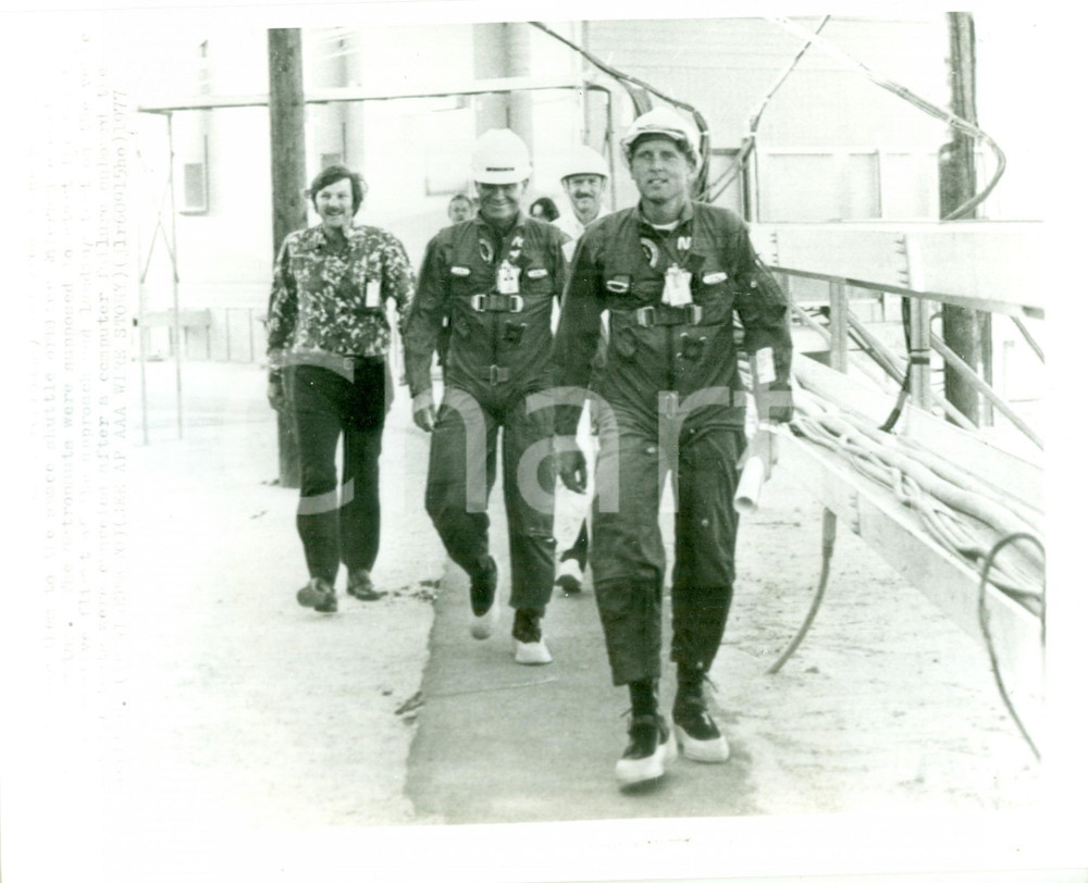 Fotografia d epoca originale 1977 EDWARDS AIR FORCE BASE USA Astronauti Gordon FULLERTON Fred HAISE Foto 1