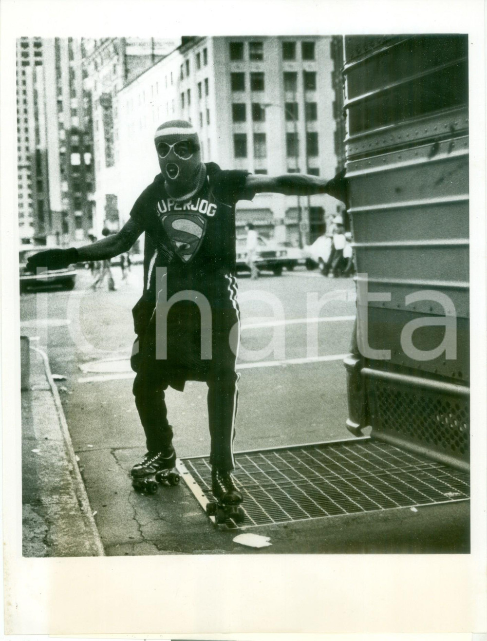 Fotografia d epoca originale 1977 NEW YORK USA Lo skater mascherato Hassan Ali detto SUPERJOG Fotografia 1