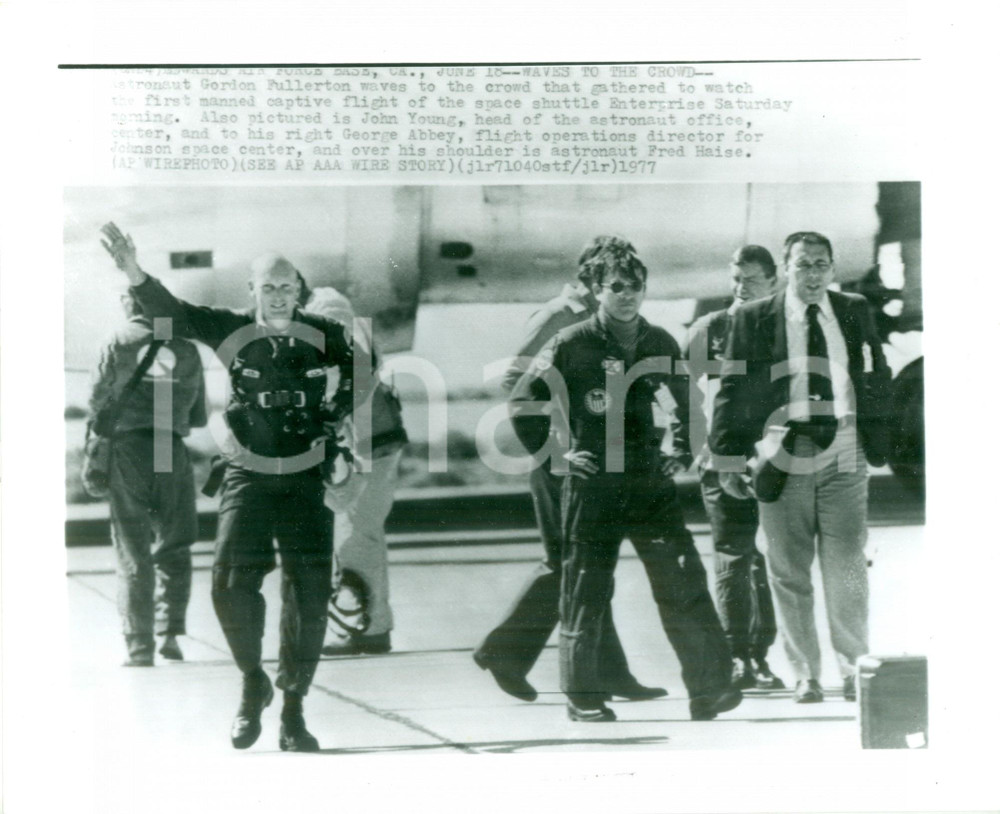 Fotografia d epoca originale 1977 EDWARDS AIR FORCE BASE USA Astronauti Gordon FULLERTON John YOUNG Foto 1