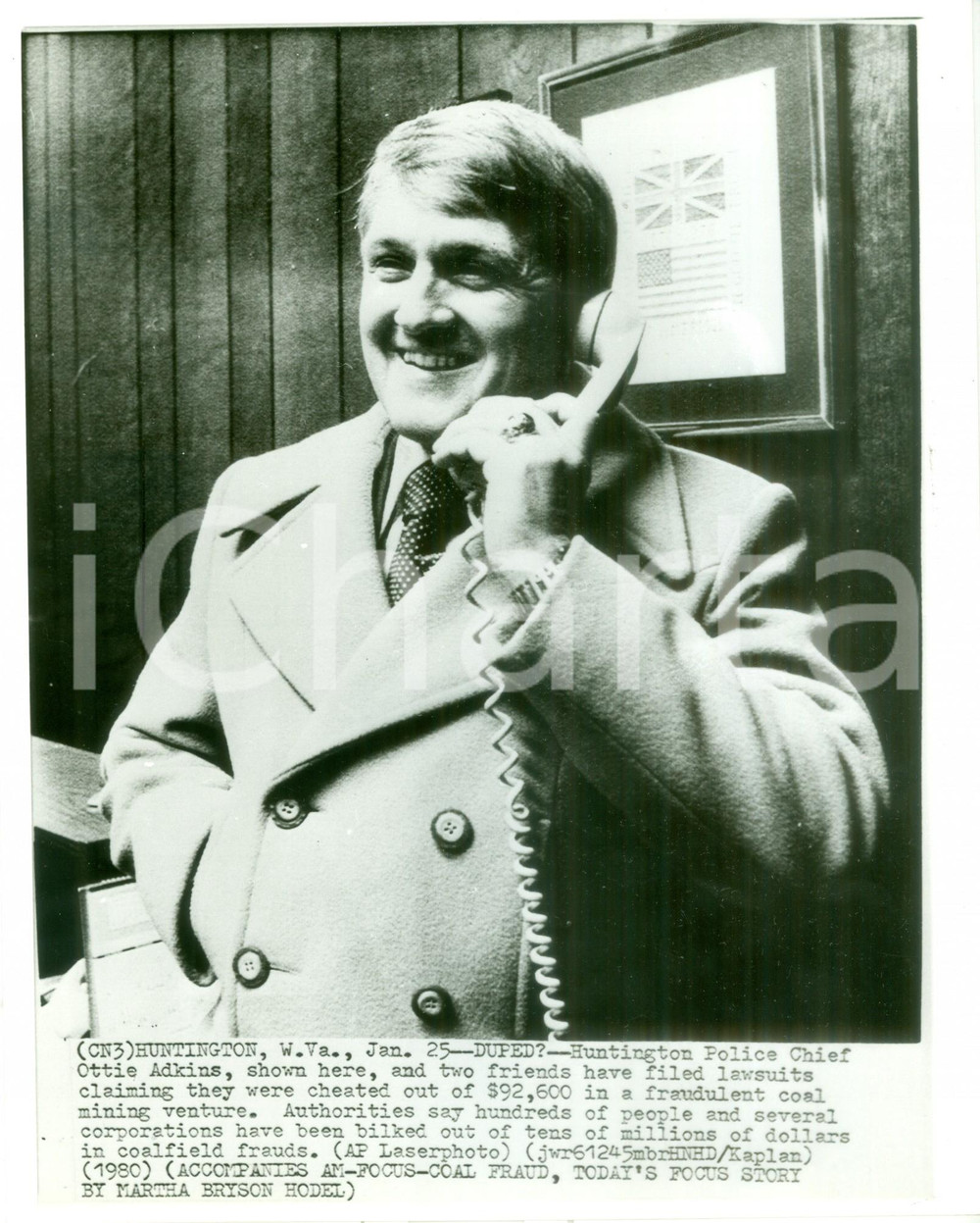 Fotografia d epoca originale 1980 HUNTINGTON USA Capo polizia Ottie ADKINS vittima di truffa mineraria Foto 1