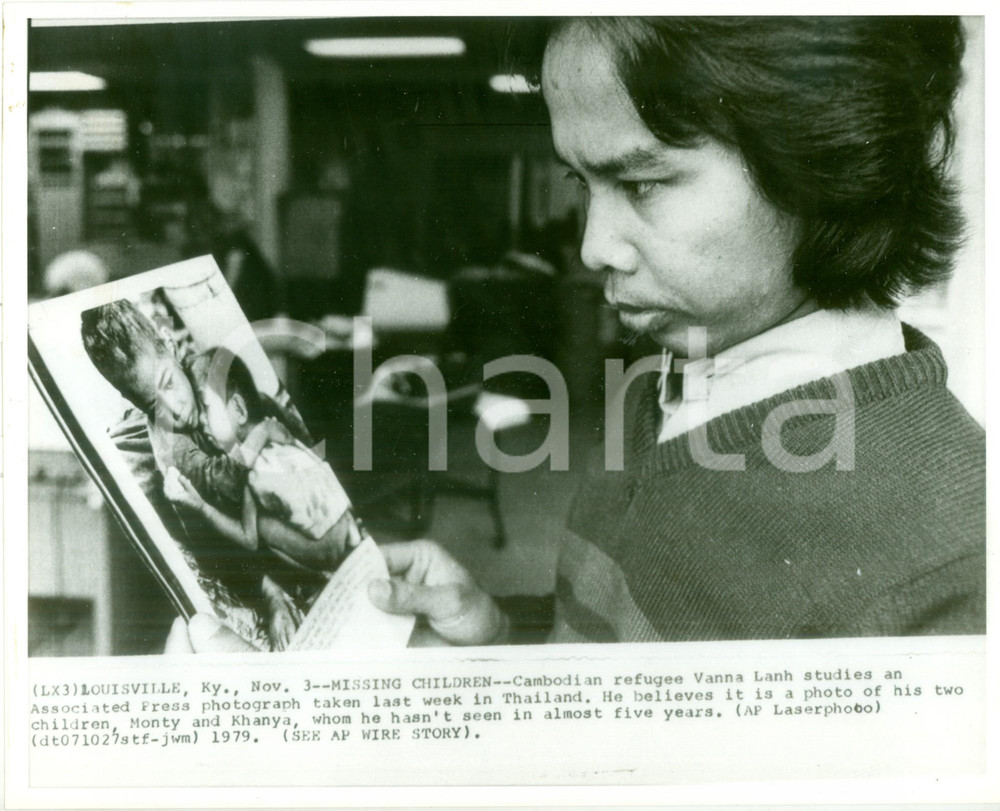 Fotografia d epoca originale 1979 LOUISVILLE USA Rifugiati cambogiani studiano foto bambini dispersi Foto 1