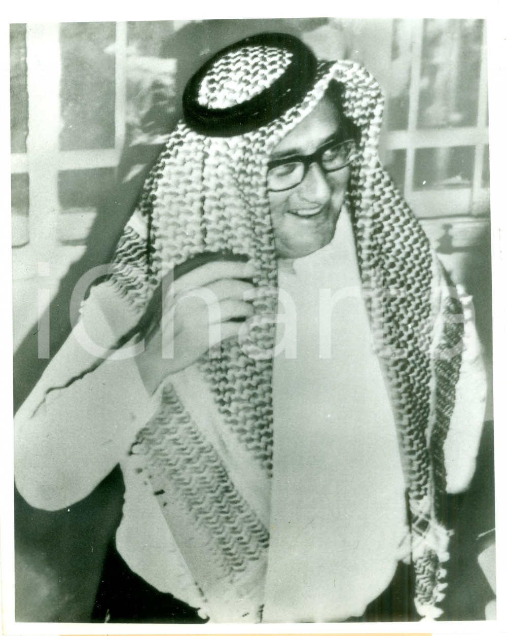 Fotografia d epoca originale 1974 GIORDANIA Henry KISSINGER indossa una kefiah Fotografia 1