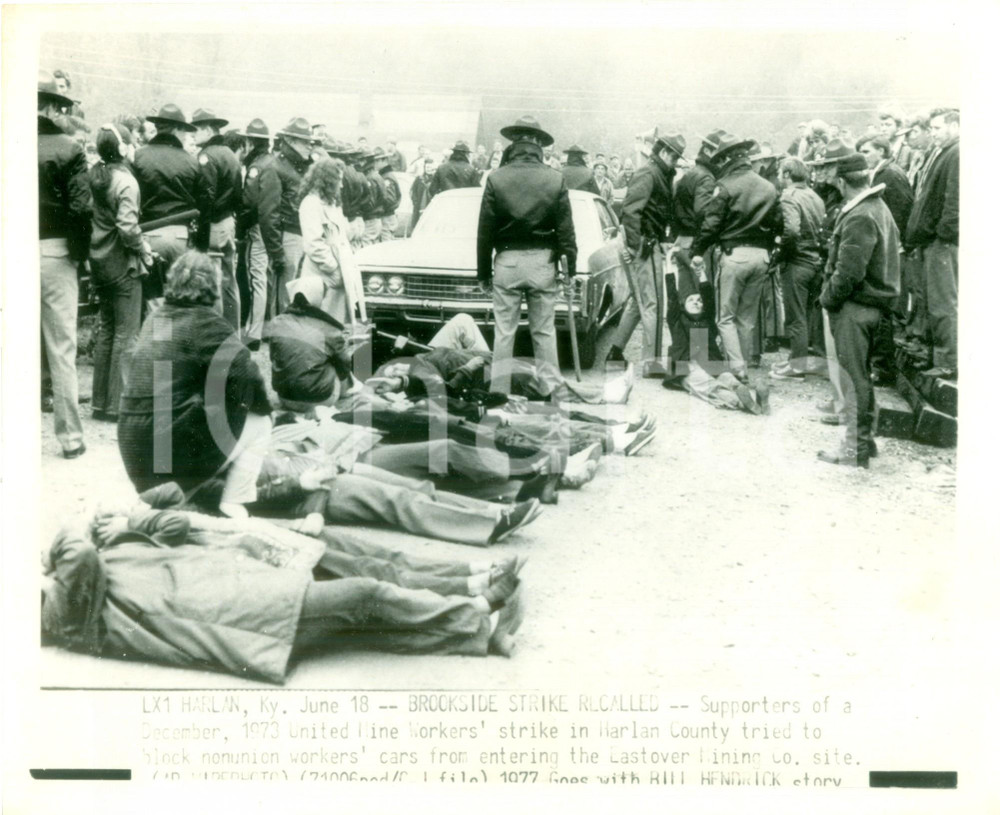 Fotografia d epoca originale 1977 HARLAN USA Sostenitori dello sciopero della UNITED MINE WORKERS Foto 1