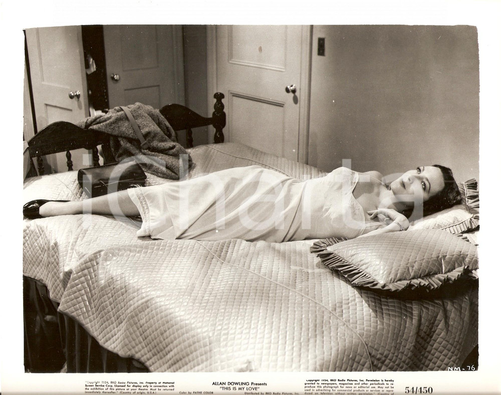 Fotografia d epoca originale 1954 THIS IS MY LOVE Linda DARNELL a letto Regia di Stuart HEISLER Foto 1