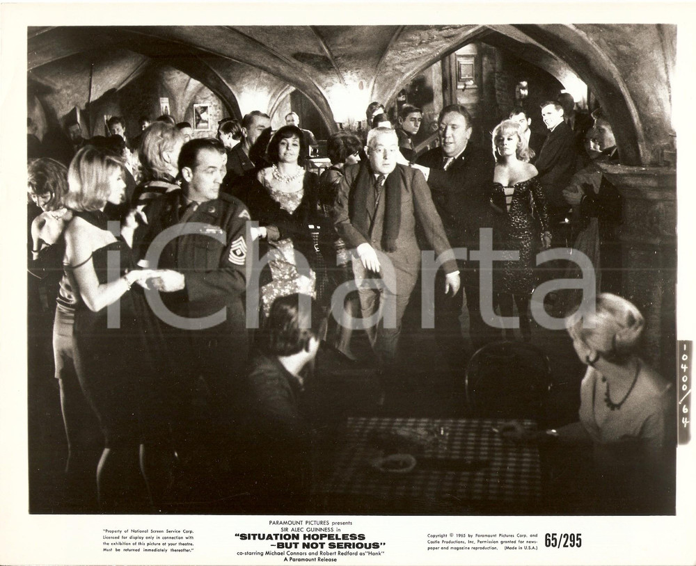 Fotografia d epoca originale 1965 SITUATION HOPELESS BUT NOT SERIOUS Alec GUINNESS Ristorante Foto 1