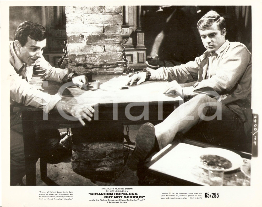 Fotografia d epoca originale 1965 SITUATION HOPELESS BUT NOT SERIOUS Robert REDFORD Mike CONNORS Jail Foto 1