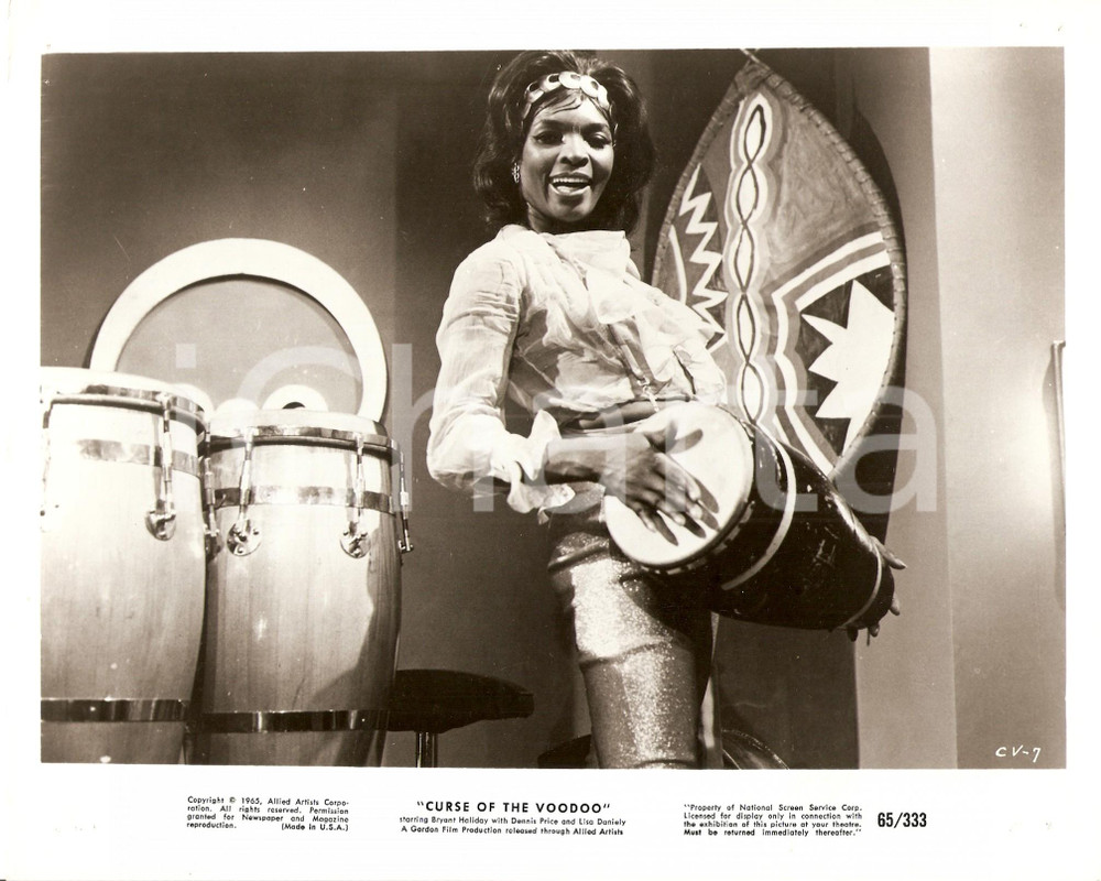 Fotografia d epoca originale 1965 CURSE OF THE VOODOO Beryl CUNNINGHAM suona bonghi Lindsay SHONTEFF Foto 1