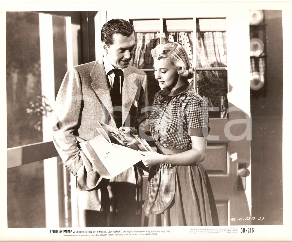 Fotografia d epoca originale 1950 BEAUTY ON PARADE Lola ALBRIGHT guarda foto con Robert HUTTON Foto 25x20 cm 1