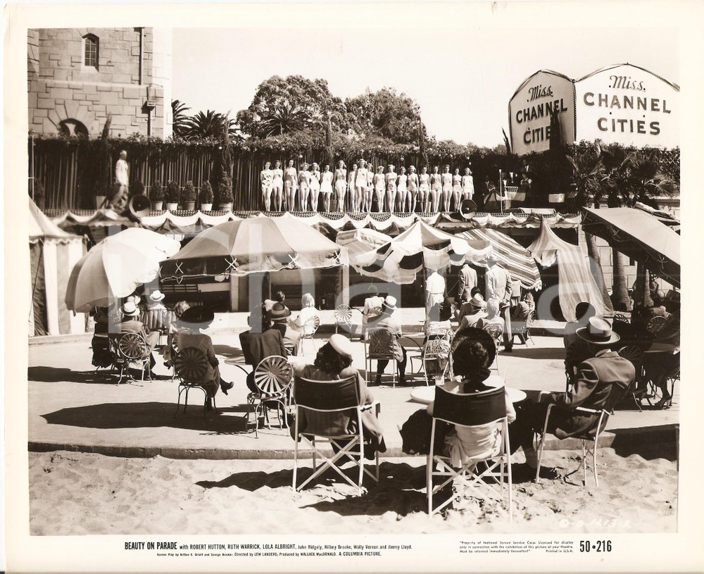 Fotografia d epoca originale 1950 BEAUTY ON PARADE Pubblico alla premiazione di MISS CHANNEL CITIES Foto 1