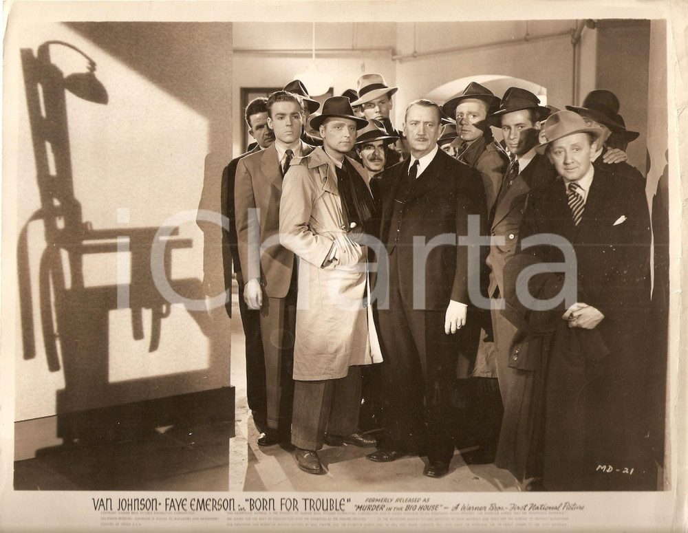 Fotografia d epoca originale 1942 BORN FOR TROUBLE Cast osserva la sedia elettrica Foto 25 x 20 cm 1