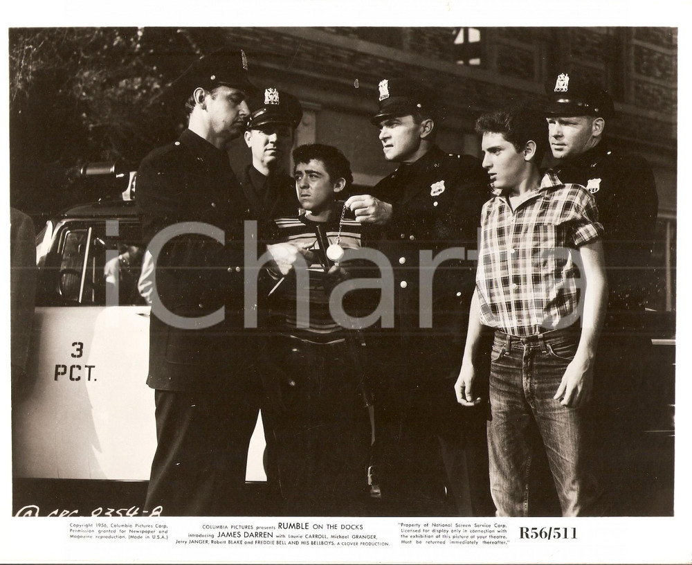 Fotografia d epoca originale 1956 RUMBLE ON THE DOCKS Poliziotti arrestano Robert BLAKE Foto 25x20 1