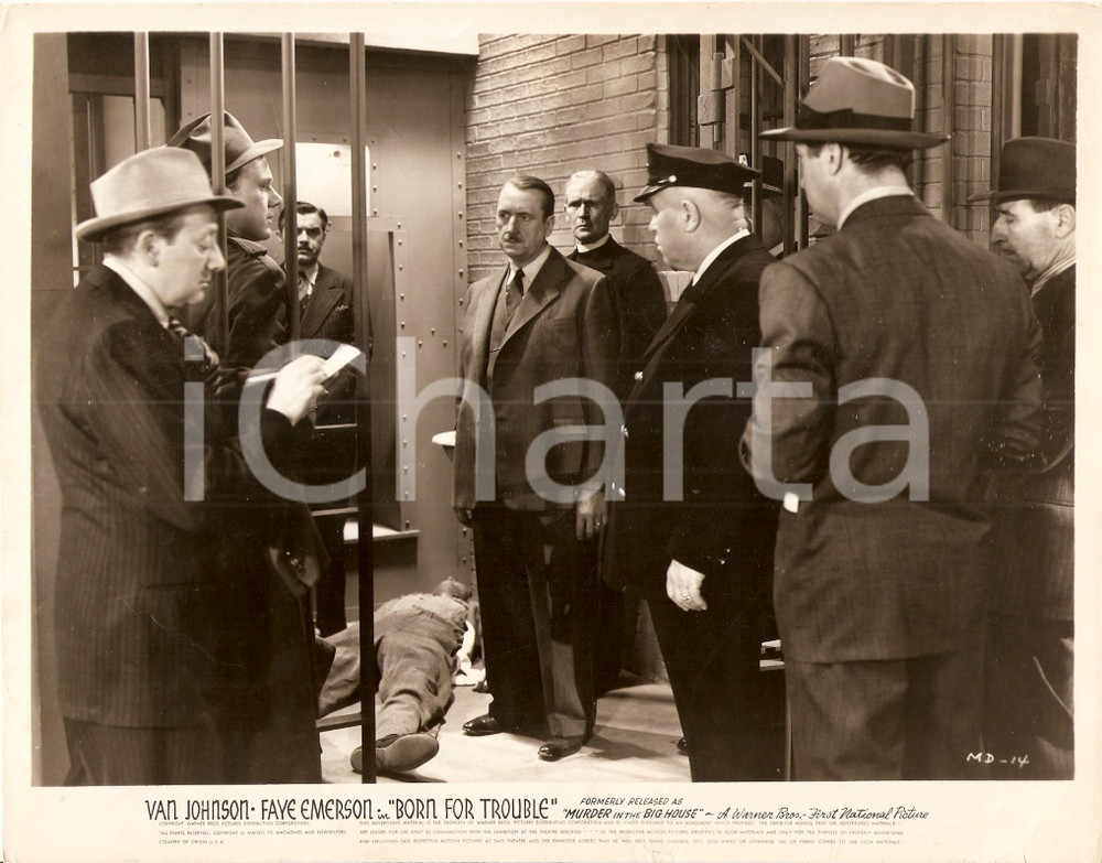 Fotografia d epoca originale 1942 BORN FOR TROUBLE William GOULD rinviene cadavere nella cella Foto 25 x 20 1