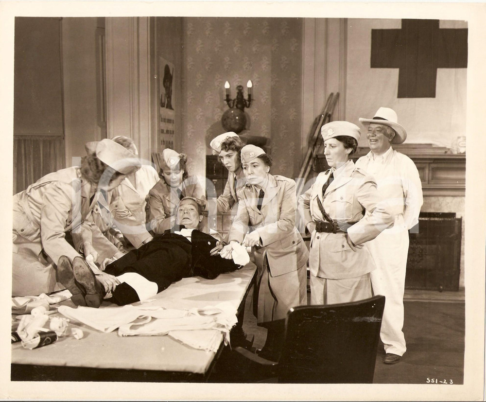 Fotografia d epoca originale 1943 CINDERELLA SWINGS IT Guy KIBBEE Volontarie CROCE ROSSA Christy CABANNE Foto 1