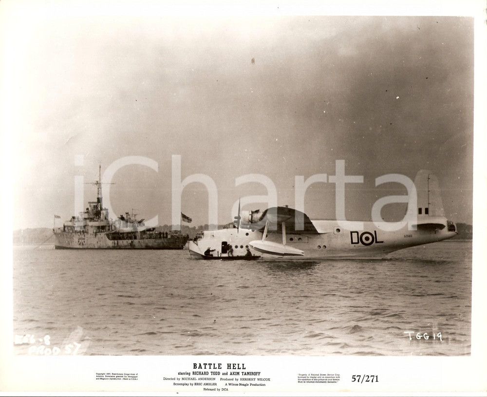 Fotografia d epoca originale 1957 BATTLE HELL Incrociatore e aereo anfibio Regia di Michael ANDERSON Foto 1