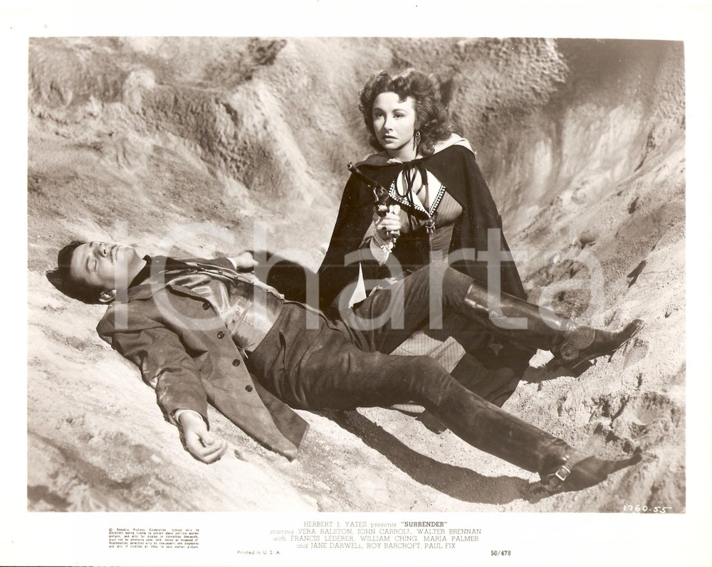 Fotografia d epoca originale 1950 SURRENDER John CARROLL Vera RALSTON impugna pistola Regia Allan DWAN Foto 1