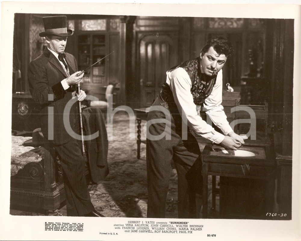 Fotografia d epoca originale 1950 SURRENDER John CARROLL minacciato con Bastone animato Regia Allan DWAN Foto 1