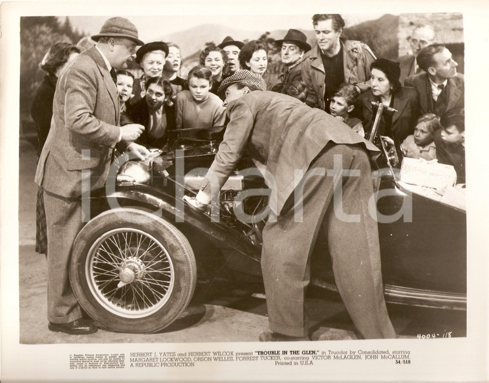 Fotografia d epoca originale 1954 TROUBLE IN THE GLEN Forrest TUCKER ripara auto d epoca Herbert WILCOX Foto 1