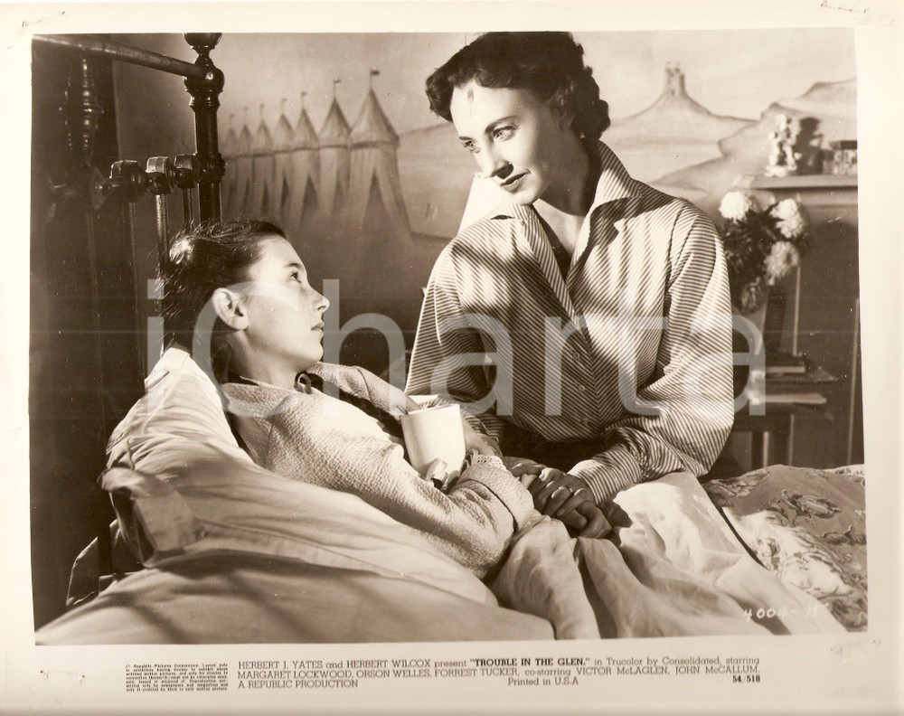 Fotografia d epoca originale 1954 TROUBLE IN THE GLEN Margaret LOCKWOOD Bambina ospedale Herbert WILCOX Foto 1