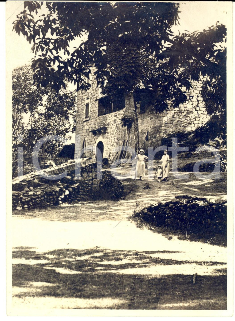 Fotografia d epoca originale 1930 ca PROVENCE Donne con bambina in un antica tenuta Foto ARTISTICA 13x18 cm 1