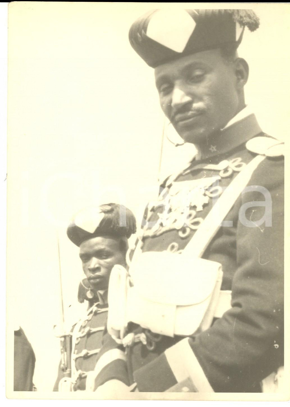 Fotografia d epoca originale 1950 ca SENEGAL ? Coppia di militari in uniforme Fotografia VINTAGE 13x18 cm 1