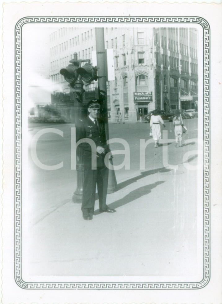 Fotografia d epoca originale 1953 SAN ANTONIO, TEXAS USA Ufficiale a passeggio per la cittÃ  Fotografia 1
