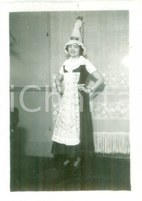 Fotografia d epoca originale 1935 FRANCE TEATRO RURALE Les cloches de CORNEVILLE Attrice in costume Foto 1