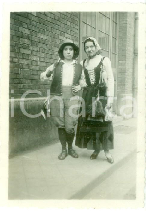 Fotografia d epoca originale 1934 FRANCE Spettacolo SON REGARD Attrici in costume gitano Foto cm 6 x 8 1